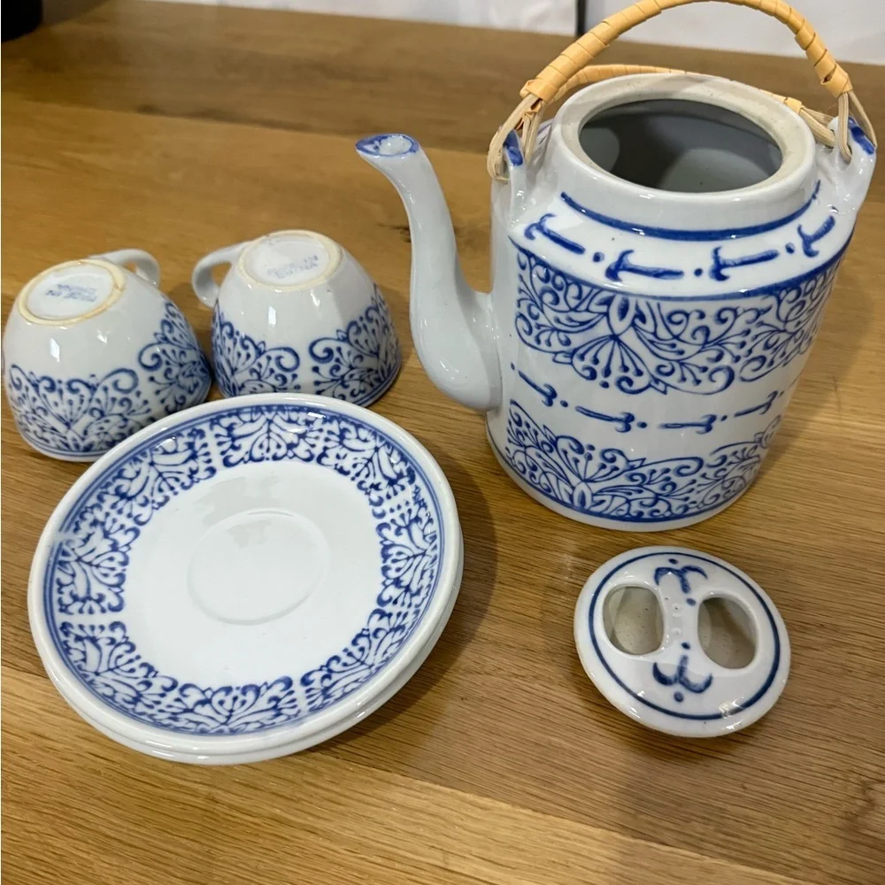 Blue Floral Porcelain Teapot and Cup Set - Classic Ceramic Tea Service